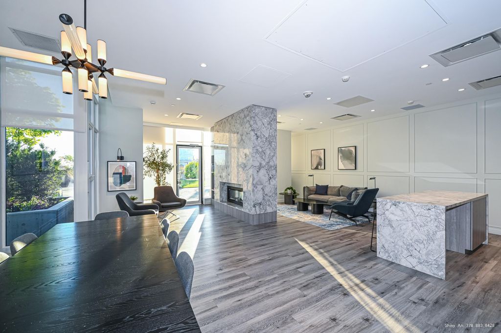 listing image 1106492451241838530