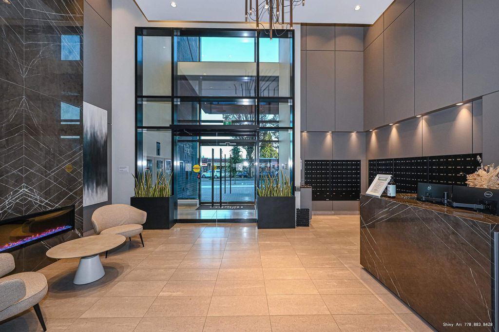 listing image 1104818001414439122