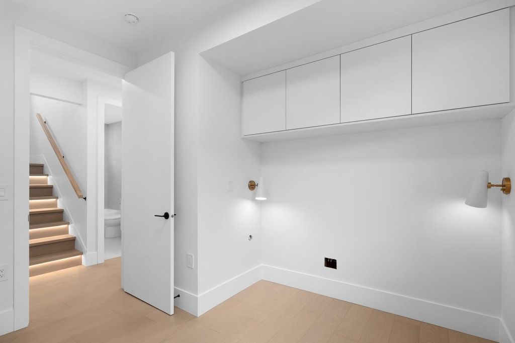 listing image 1102856374986957317