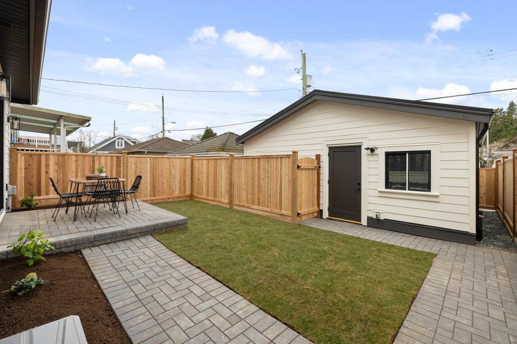 listing image 1103980335223770915