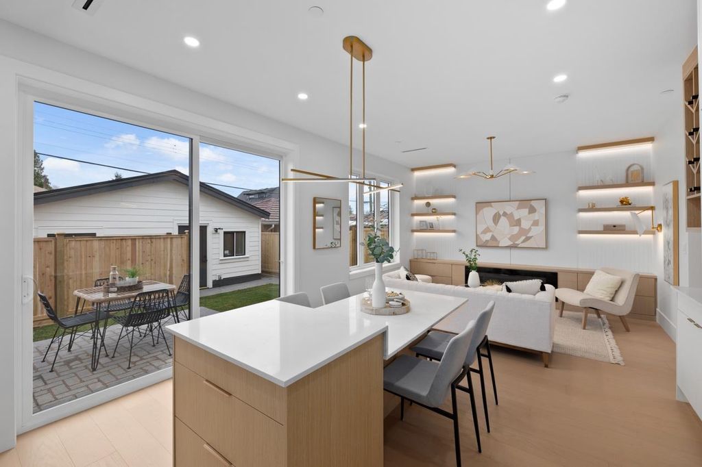 listing image 1101635014131510330