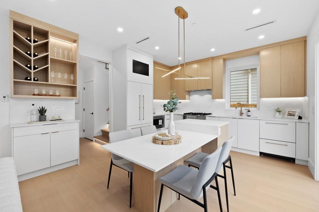 listing image 1108383335850970241