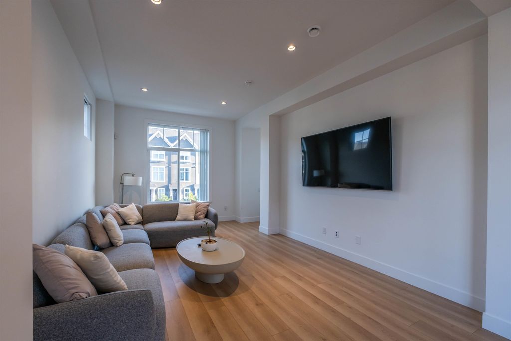listing image 1108022192546258098