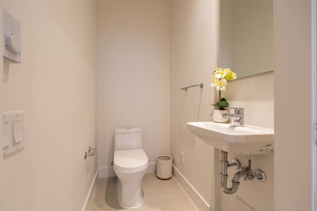listing image 1103552989477749379