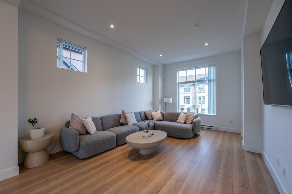 listing image 1106720389435962597