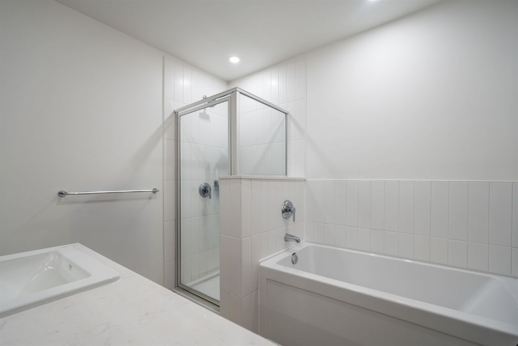 listing image 1100928408683712654