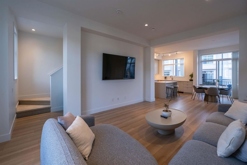 listing image 1109545338474331328
