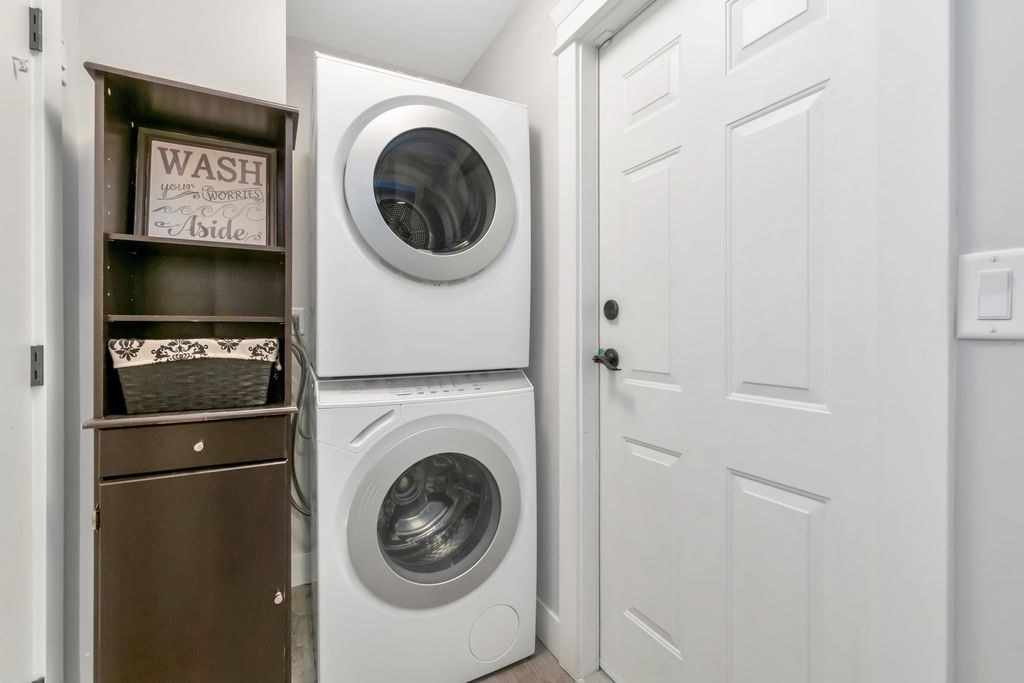 listing image 1109330354359247403