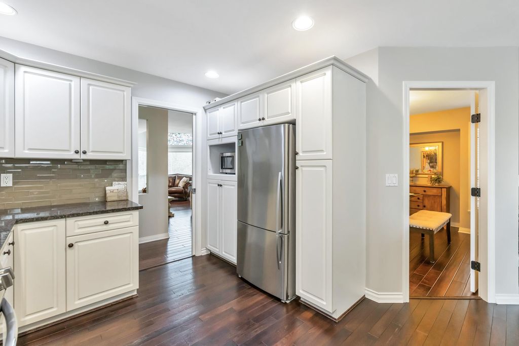 listing image 1109517876021566324