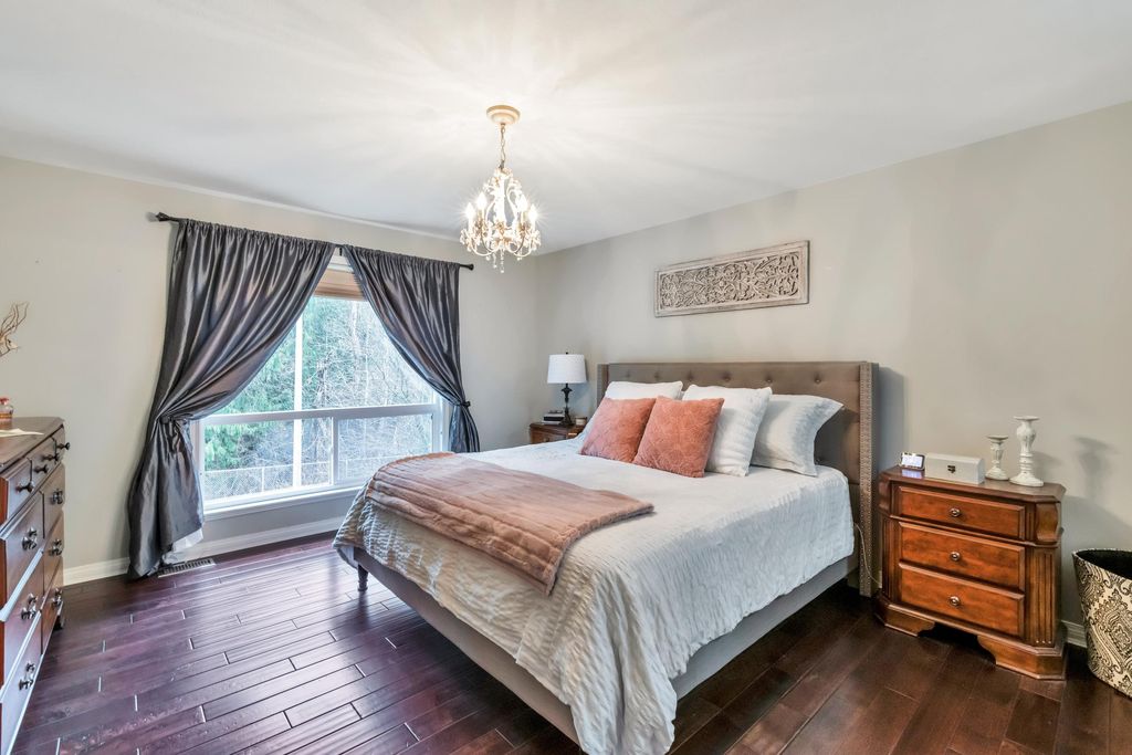 listing image 1100207772388897033