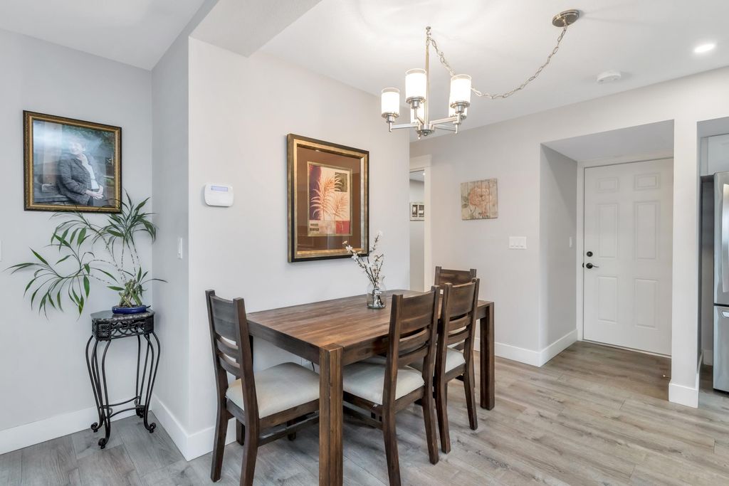 listing image 1109579586245493515