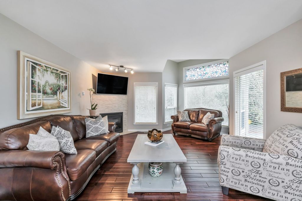 listing image 1102152725257434880