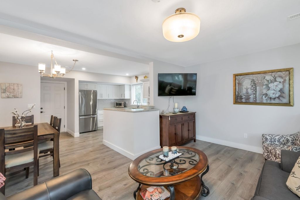 listing image 1109219688035613153