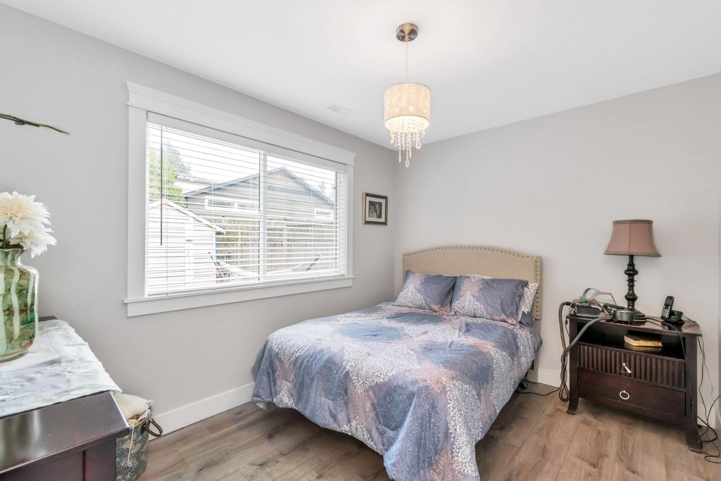 listing image 1109666967559865471