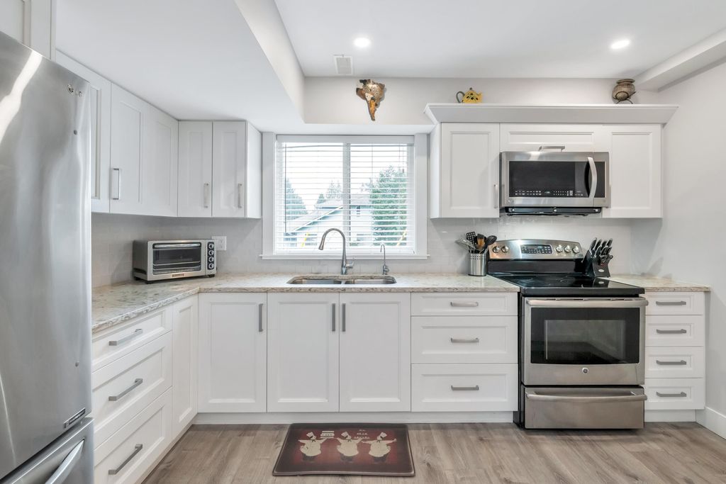 listing image 1103381630797934145