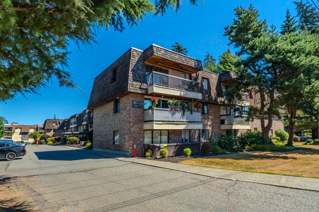 Photo of 32175 Old Yale Road #317, Abbotsford, BC V2T 2C8 (MLS # R3156776)