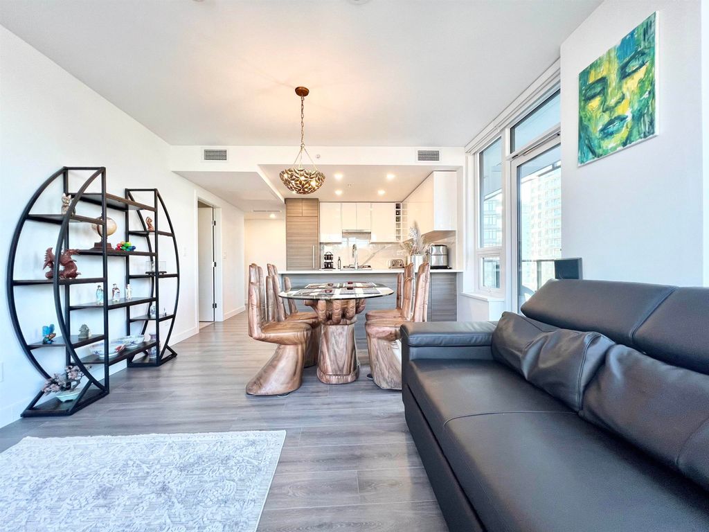 listing image 1107912339804682179
