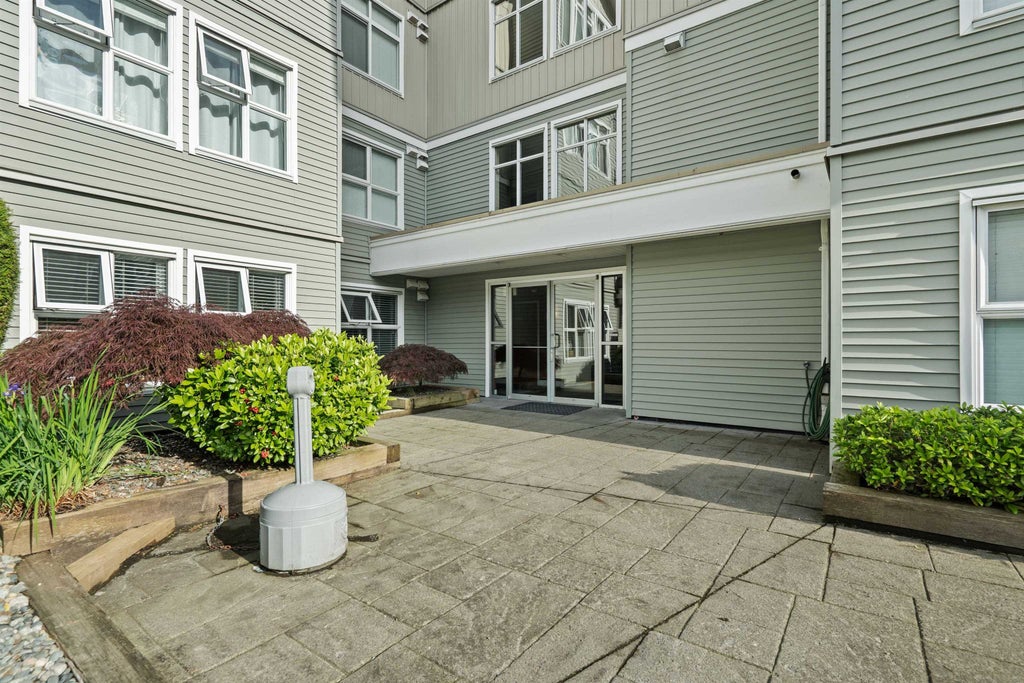 Photo of 33255 Old Yale Road #204, Abbotsford, BC V2S 8R2 (MLS # R3129304)