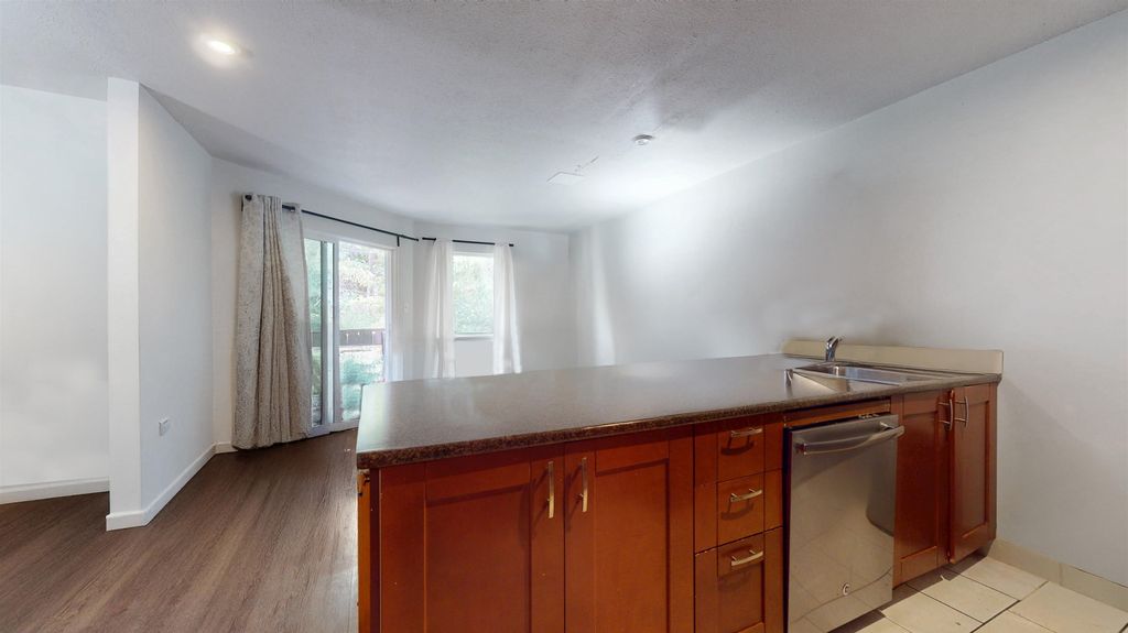 listing image 1104693096781465249