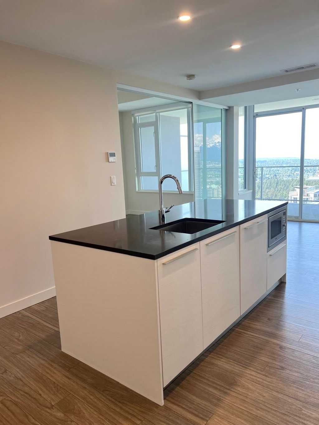 listing image 1109145383506042919