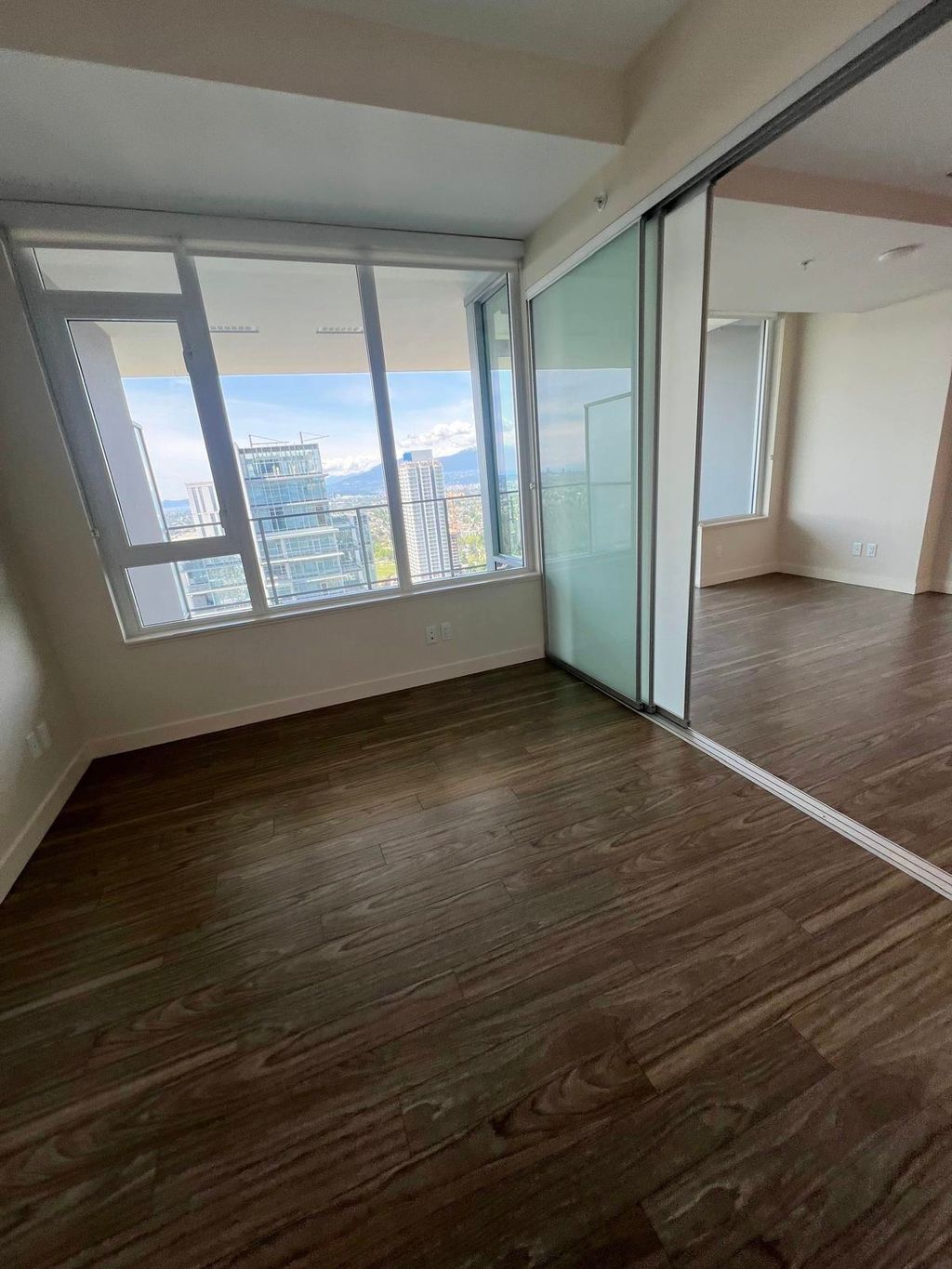 listing image 1102706630193244559
