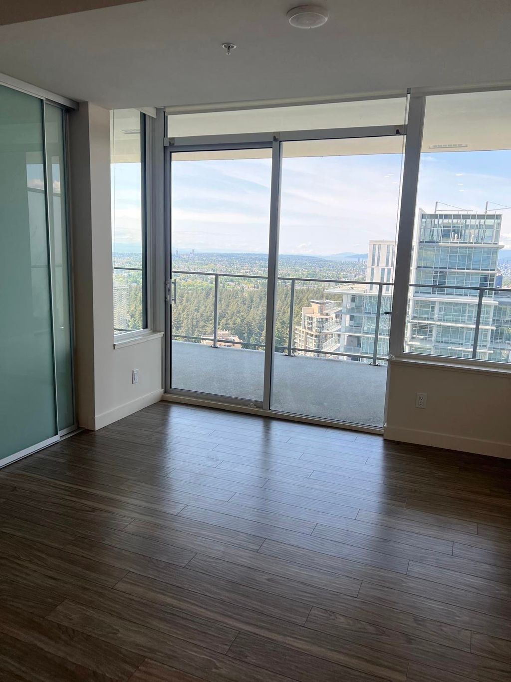 listing image 1104702243702782212