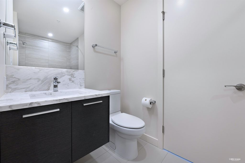 listing image 1106686414657041279