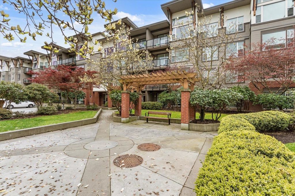 Photo of 33539 Holland Avenue #412, Abbotsford, BC V2S 0C6 (MLS # R3111143)