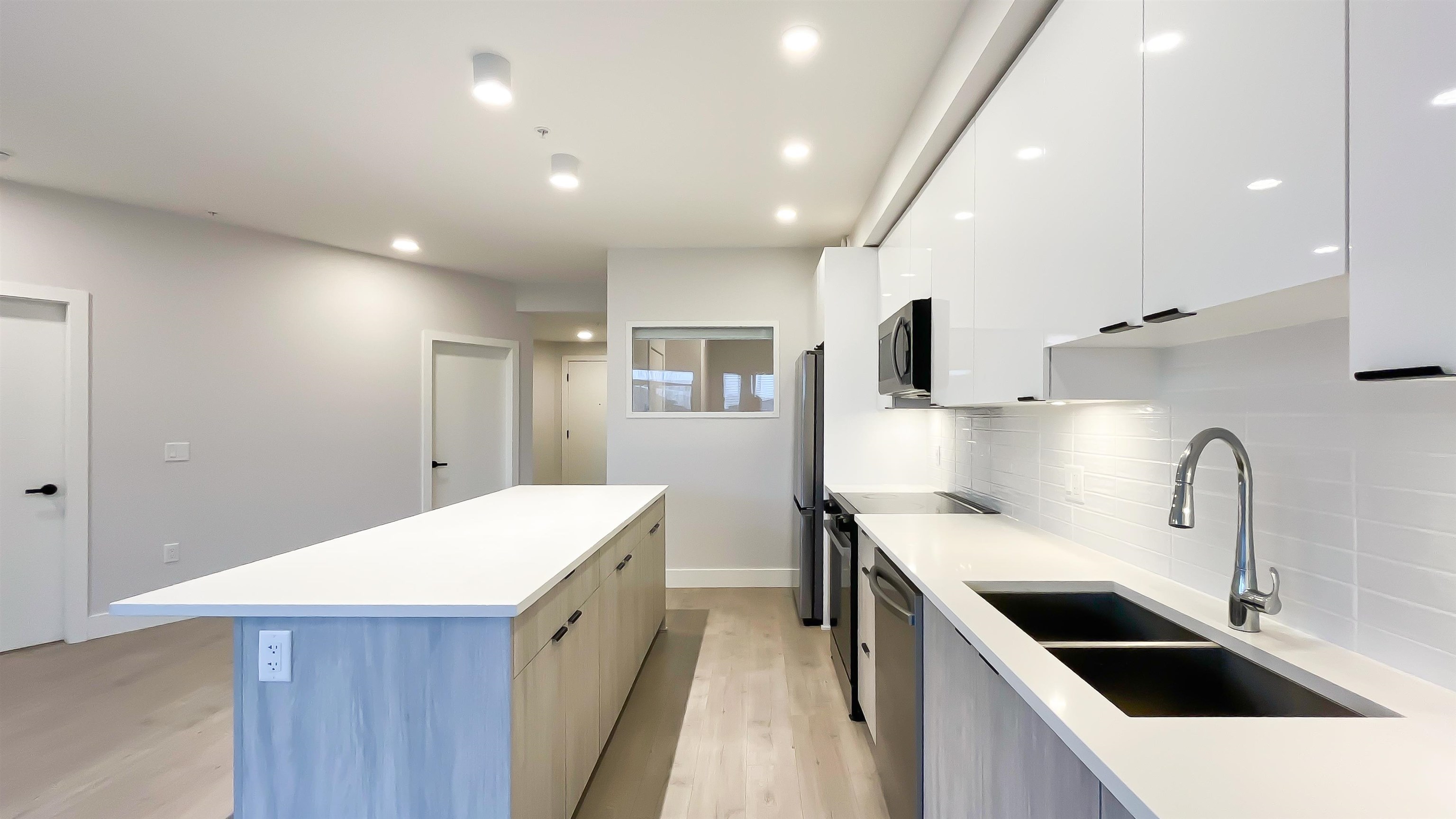 20061 Fraser Highway 304