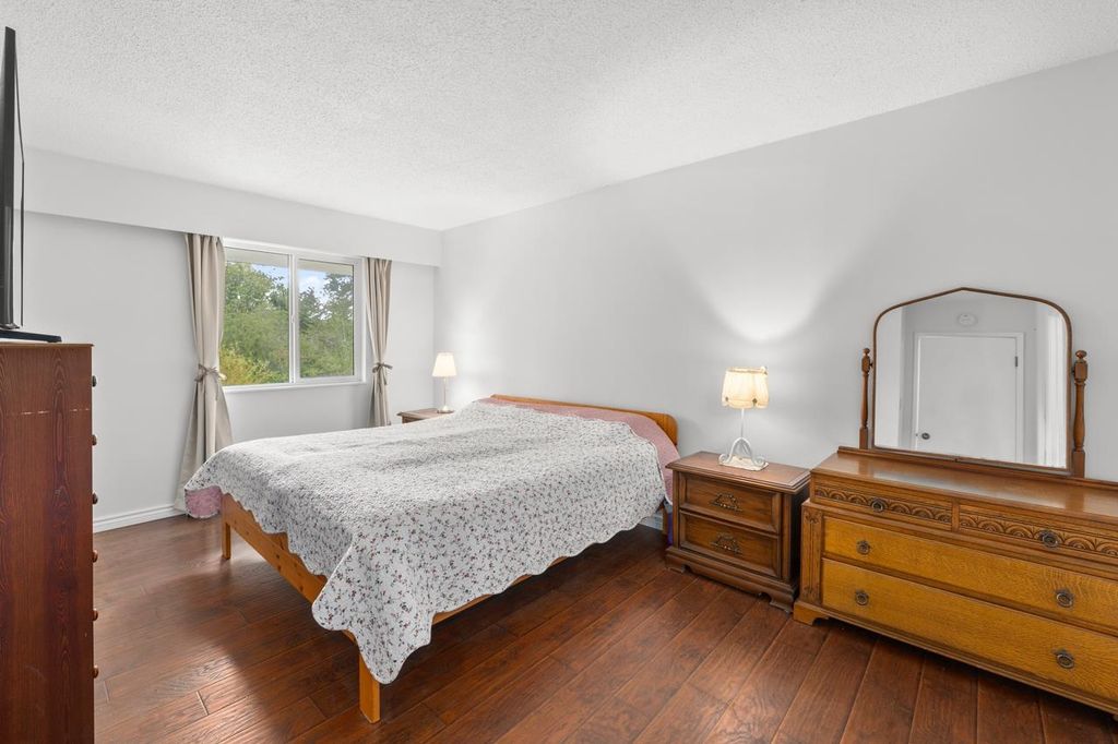listing image 1104398500333126224