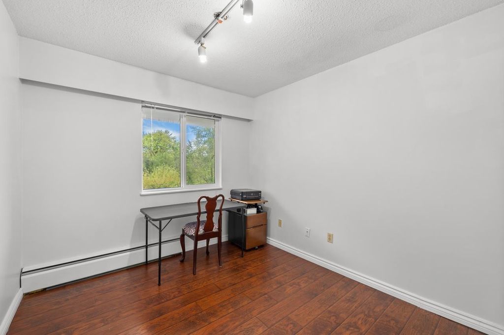 listing image 1106154636648856991