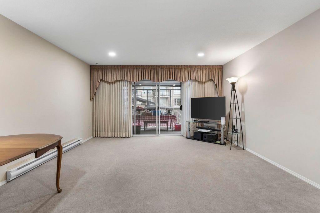 Photo of 32691 Garibaldi Drive #244, Abbotsford, BC V2T 5T7 (MLS # R3109280)