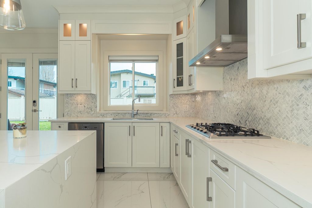 listing image 1103971598470775673