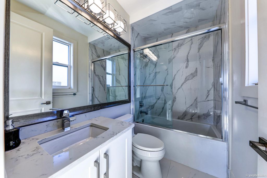 listing image 1103946809633623366