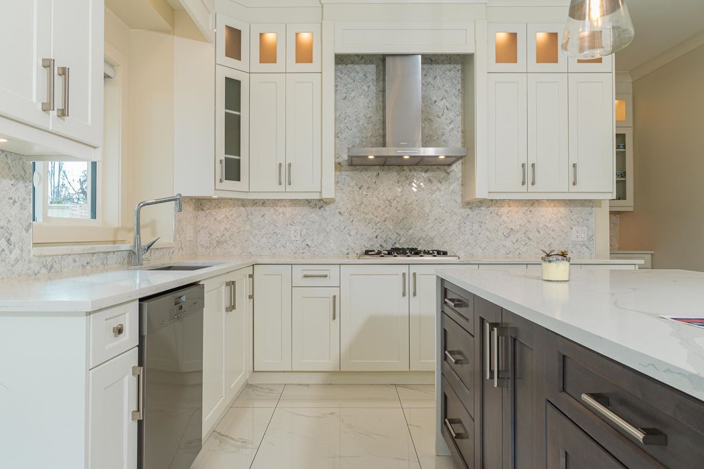 listing image 1109439588299105375