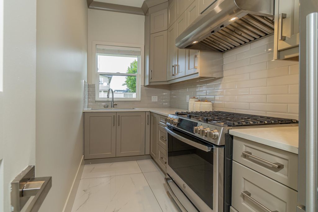 listing image 1100462552986355275