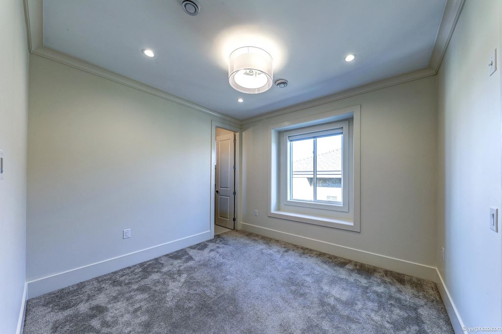 listing image 1104593445659138290