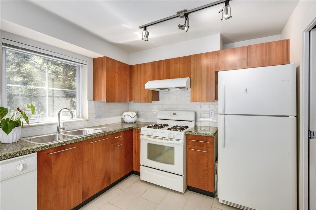 listing image 1100239110018498303