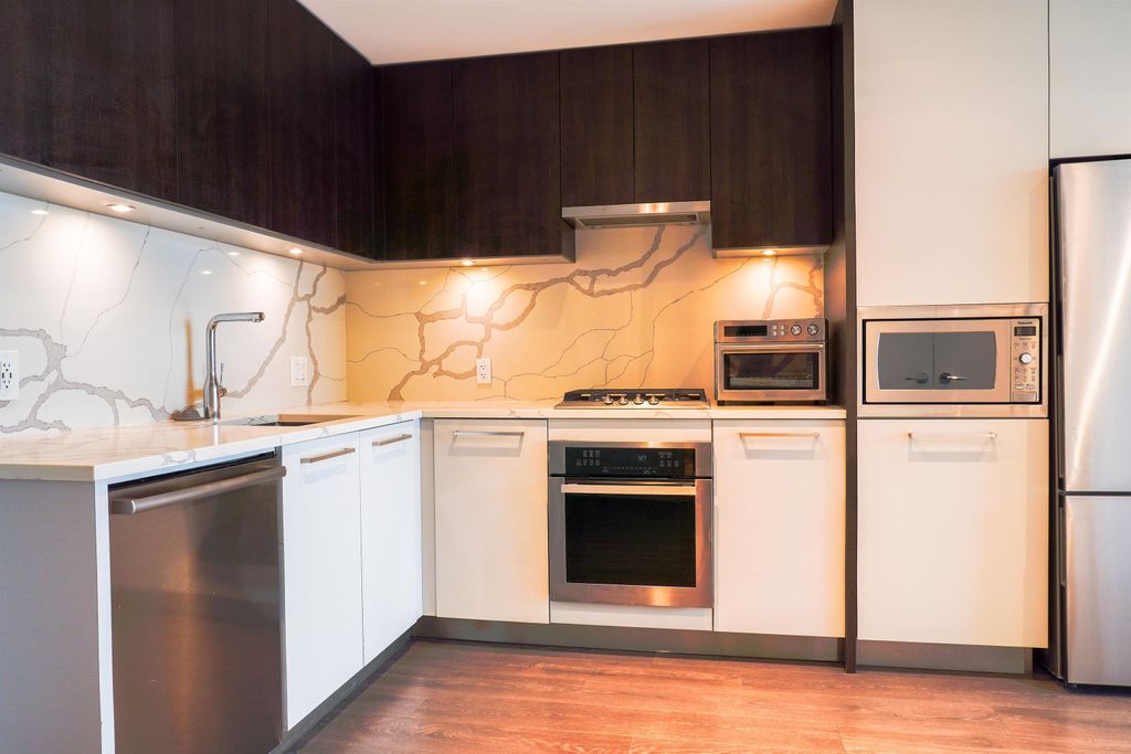 listing image 1106735373573780236