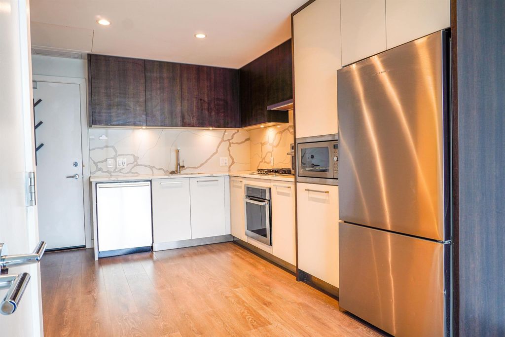 listing image 1100098807834304753