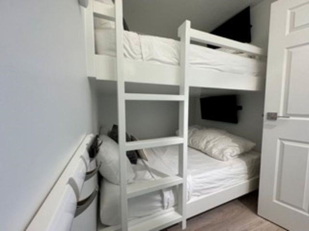 listing image 1108677087080496516