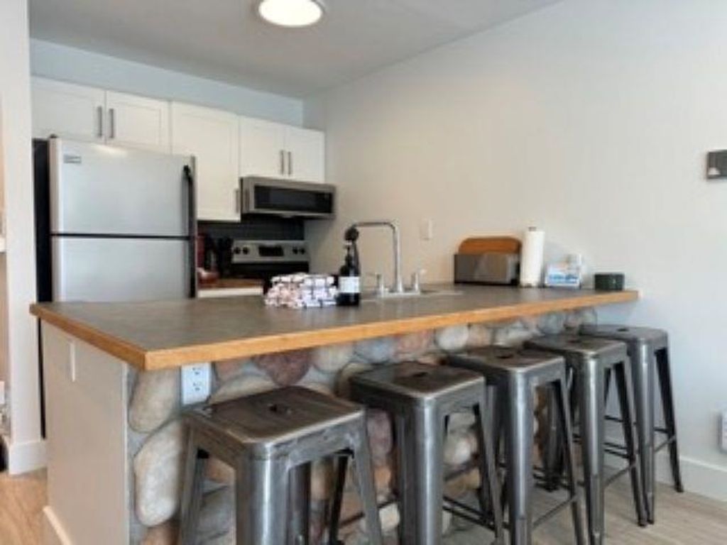 listing image 1102106135691499345