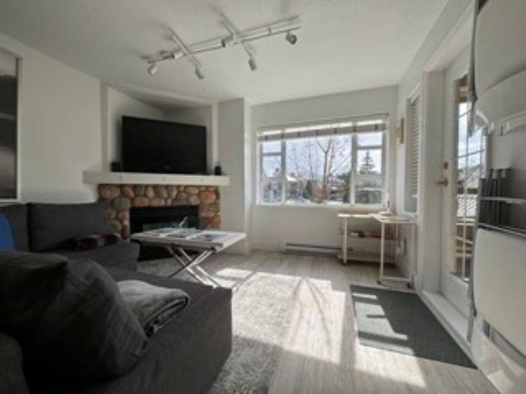 listing image 1103945613408087601