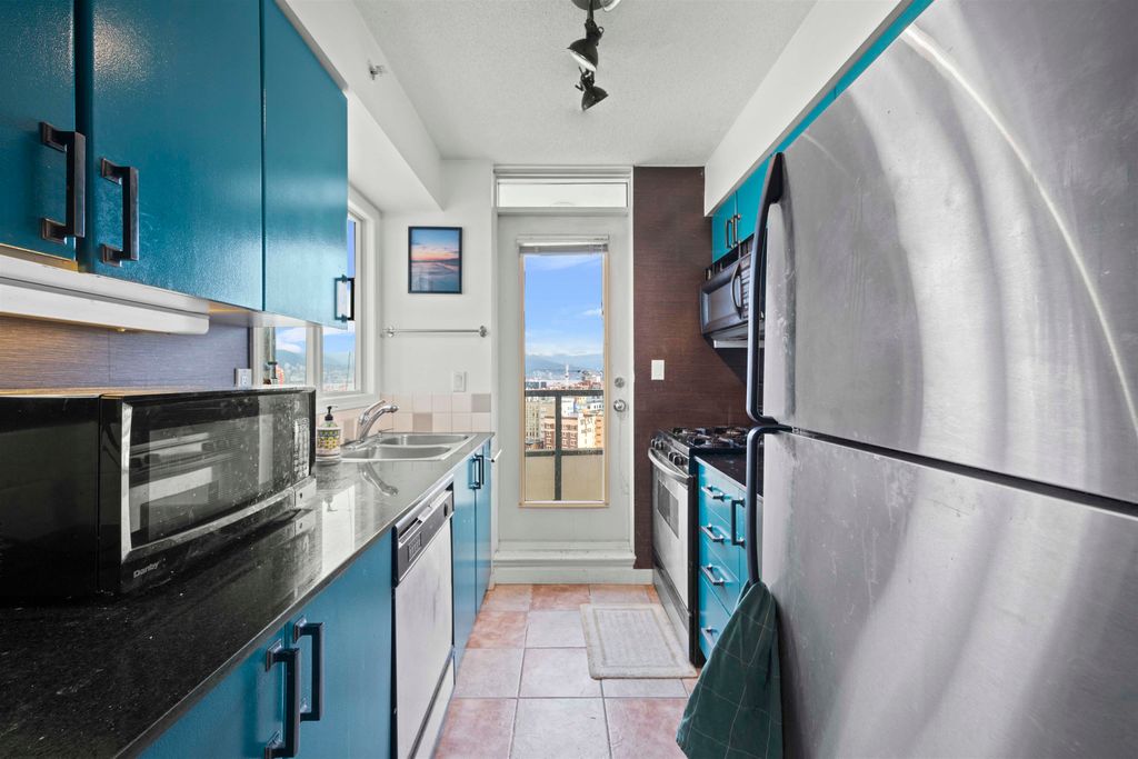 listing image 1101354352456933370