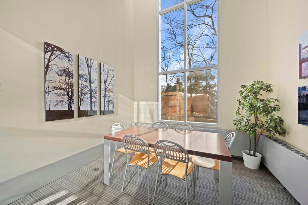 listing image 1101740157492434312