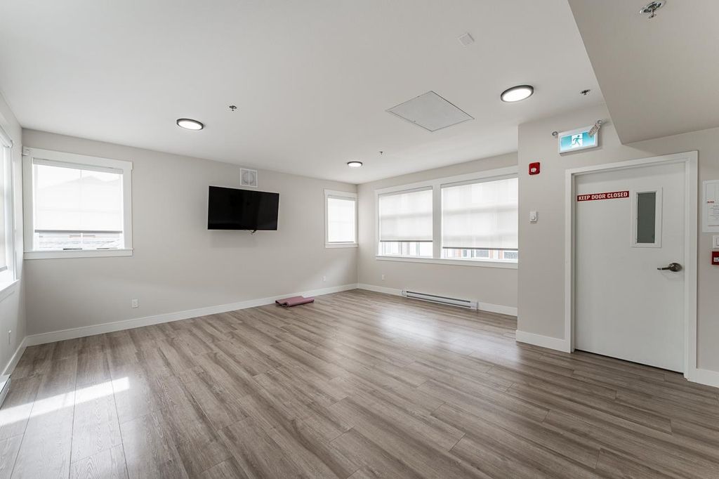 listing image 1106484174952470852