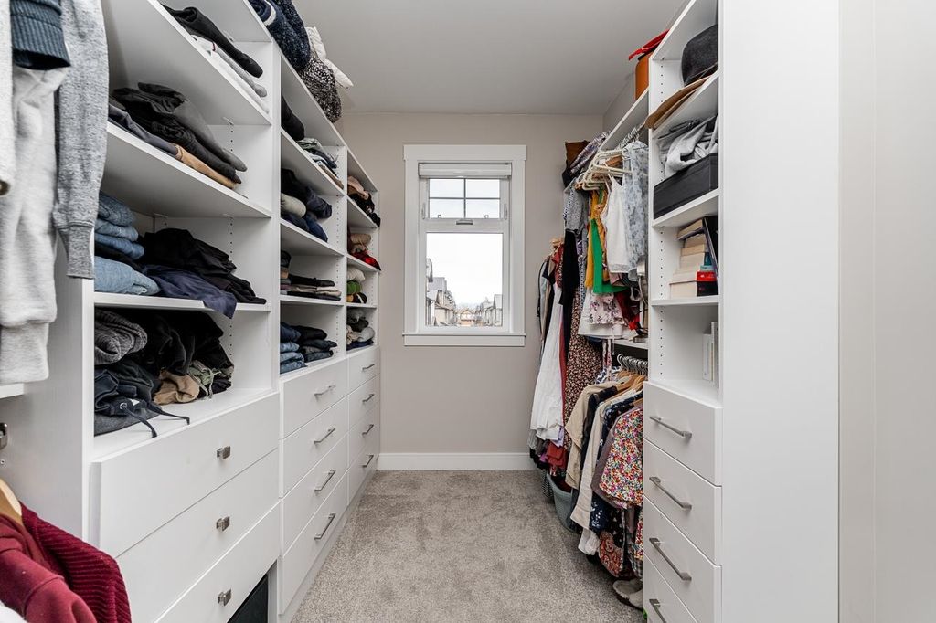 listing image 1104012466392873469