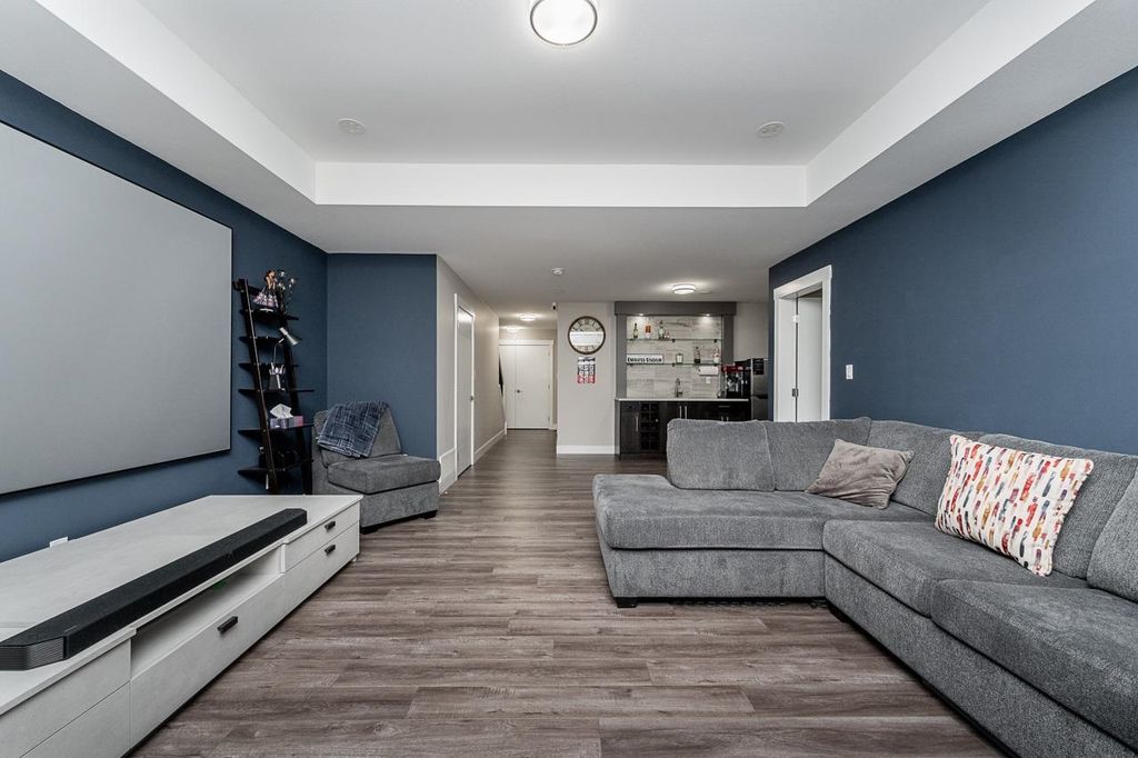 listing image 1102716267350261915