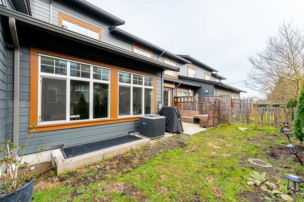 listing image 1105657661623816413