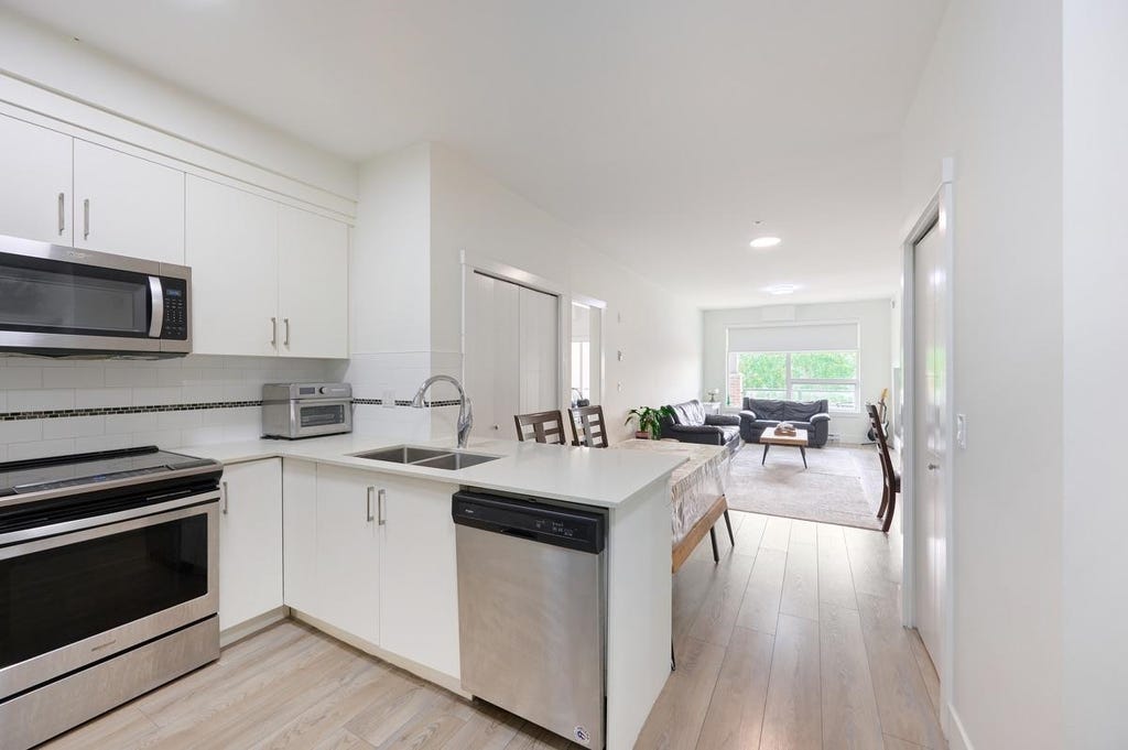 Photo of 22577 Royal Crescent Cres #305, Maple Ridge, BC V2X 2M2 (MLS # R3153186)